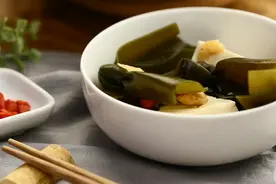 孕1-3个月食谱：海带豆腐汤