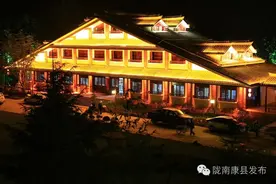 乡村游脱贫路夜色花桥图片