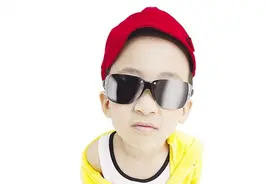 儿童过早戴墨镜易导致弱视 六一儿科专家现场义诊图片