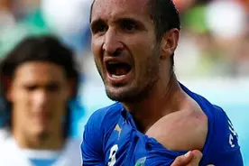 基耶利尼调侃被苏亚雷斯咬：我的肉很美味图片