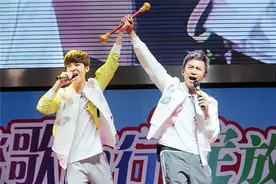 《奔跑4》邓超鹿晗现身呼和浩特 为高考学子暖心加油图片