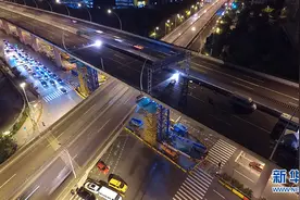 航拍上海中环受损路段梁体顶升图片