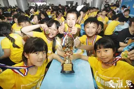 十岁生日这样过！300小学生穿越南京向陌生人“求祝福”图片
