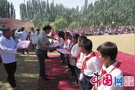 墨玉县扎瓦镇巴什乌尔其村工作组开展“六·一”儿童节慰问活动图片