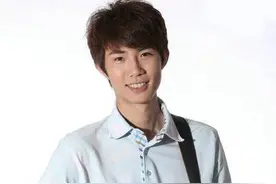 繁星直播歌手侯涵举办歌友会 昔日快男用吉他奏响梦想图片