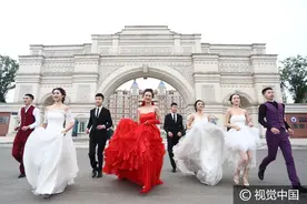 四川一高校学生情侣毕业拍唯美婚纱照，誓要真爱到底图片