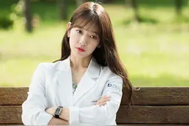 《Doctors》花絮照公开 朴信惠变身美女医生图片