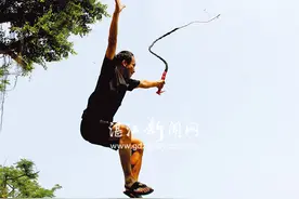 健身也要健出“武侠味” 健身玩甩鞭既健康又可防身图片