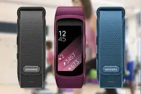 三星发布GearFit 2手环和Gear IconX蓝牙耳机图片
