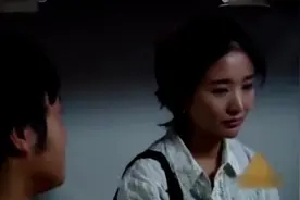 农民工的农村老婆来看他，晚上在工地睡工友打牌回来突然闯进来！视频封面