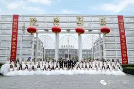 毕业照拍成这样？邯郸学院学生要火的节奏图片