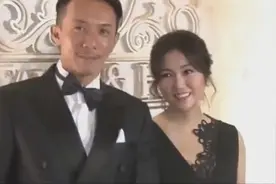 张继聪接新生女儿回家 笑称望女儿长大别像爸