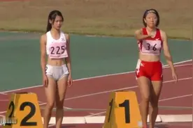 日本高中运动会上，穿白色运动裤的女生 跑起来像风一样视频封面