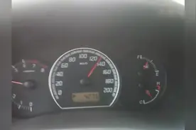 铃木雨燕1.5T，极速测试，时速200km发动机弹簧都快蹦出来了