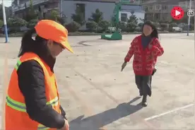追求时尚的女儿却有个扫地的妈，结局感人视频封面