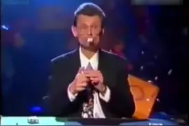 看看人家怎么抽烟的，学不会就别抽了，一盒烟5分钟解决，讲究！视频封面