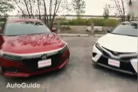 外媒测试中级车王者之争，全新八代凯美瑞对比全新十代雅阁视频封面