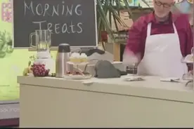 国外顶级恶搞，疯狂的老头让路人完全崩溃，疯狂恶搞系列。视频封面