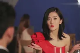 谢娜跟张杰回成都同机不同框 两人为相见狂奔视频封面