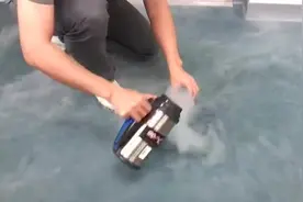 男子冬天冷冻水失误炸瓶子