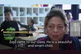 实拍：聋哑男孩入学全班学手语视频封面