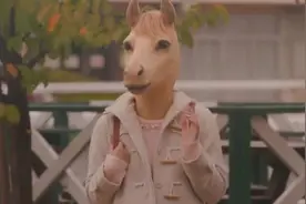 闻所未闻 女孩生下来是马头人身 母亲是正常人类父亲则是一匹马视频封面