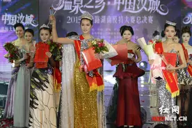 2015新丝路湖南模特总决赛举行 19岁佳丽陈智夺冠图片