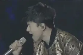 张杰现场演唱《古剑奇谭》主题曲，台下粉丝都沸腾了！太强了！