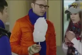 爸爸被外国人骂，会外语的儿子当翻译官翻译，这下搞笑了视频封面