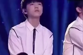 TFboys真情演唱，一首《心跳》打动全场，获得了王力宏的认可视频封面