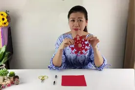 剪纸艺术：民间剪纸艺人手把手教你剪一朵美丽的九瓣花，学一学吧