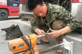 水钻的水封漏水了，自己动手换一下。