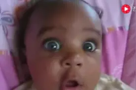 在爸爸的不懈努力下，黑人小宝宝终于会叫妈妈了！