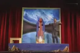 原来把人切成三段的魔术是这样变的。图片
