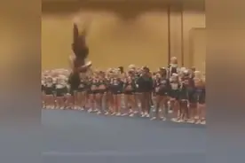 这个女学生连续的前后空翻实在太厉害了图片