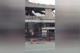 施工施工，房子没挖成，自己先塌了图片