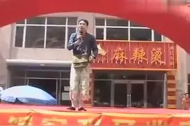 小沈阳出道前的街头表演，谁没个不容易的过去？图片