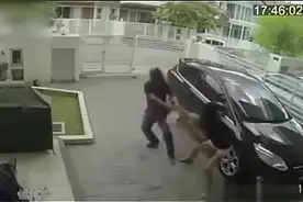 当2劫匪遇到女汉子后，结果直接被KO倒地遭狂殴图片