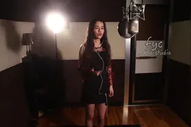 烟嗓歌手唱这个歌别有一番风味沙哑的《走在冷风中》图片