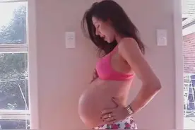 让妈妈们幸福万分的10月怀胎，爸爸抱宝宝的样子好帅啊图片