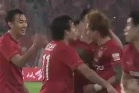精彩的一脚：张琳芃超远距离吊射叫板贝克汉姆图片