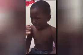 黑人小孩打针，真的太可爱了！视频封面
