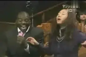 让刘谦都佩服不已的日裔魔术师！cyril秀无限出硬币图片