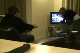 和女朋友打游戏你还敢赢？被女朋友扒了吧图片