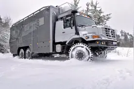 奔驰Zetros 2733 6x6房车改装图片