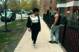 珍妮佛街头“挑逗”肌肉猛男Walk It Out Feat.视频封面