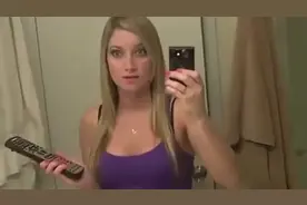 美女远程遥控电视恶搞看球男友视频封面