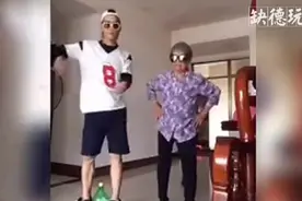 老太太与孙子同框斗舞，气势一点也不落下！图片