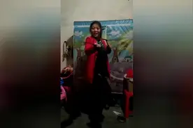 下得了厨房，上得了天堂。这妹子表演很好！岁月是把无情刀图片