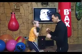 据说隆达罗西的童年就是这样训练的！图片